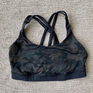 Lululemon black camouflage energy sports bra 6/8